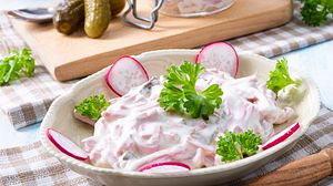 Fleischsalat selber machen: Das Rezept. - Foto: Dar1930 / iStock