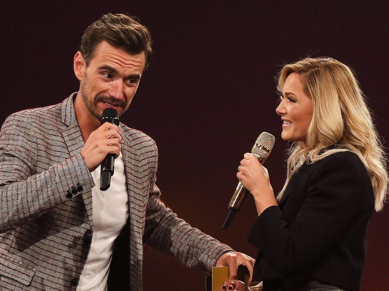 Florian Silbereisen wünscht sich, seine Ex-Freundin Helene Fischer schon bald wieder auf der Bühne begrüßen zu dürfen. Florian Silbereisen und Helene Fischer bei einer Schlagershow im Jahre 2019.