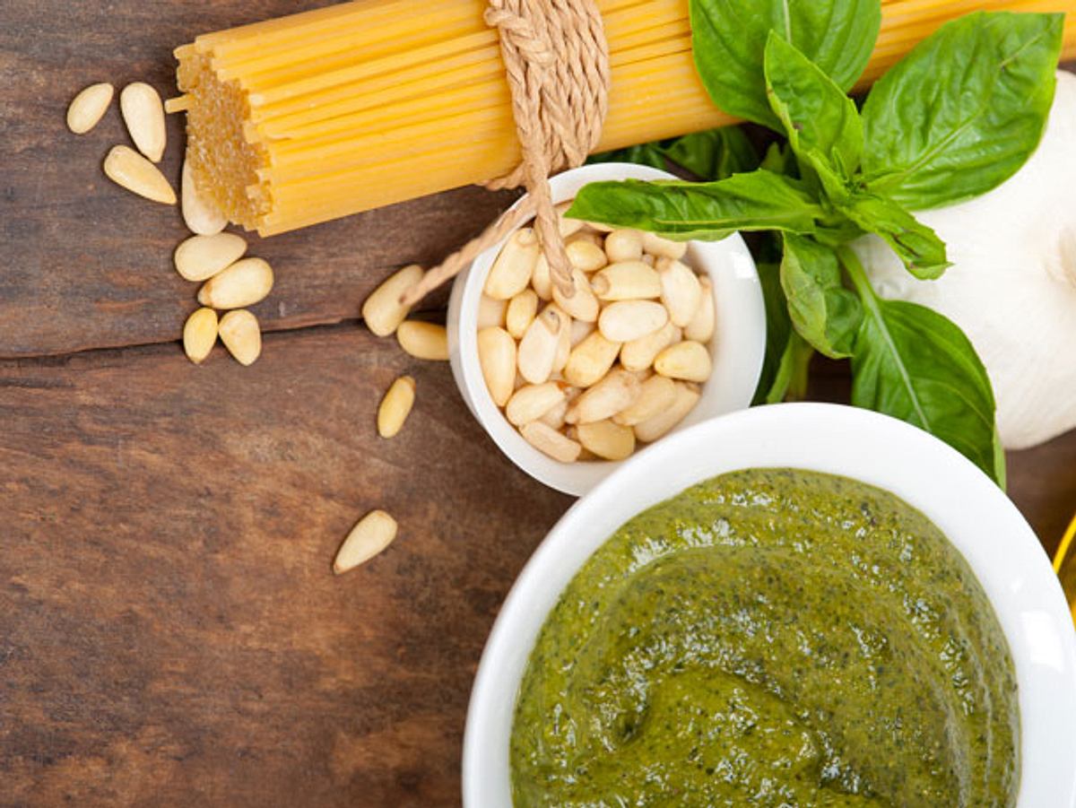 Frisch vom Wochenmarkt: Spaghetti mit Portulak-Pesto.