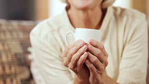 Warum Frauen frösteln - Foto: cyano66/iStock