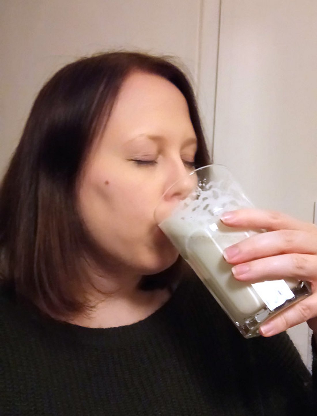 Mjam, ein fix zusammengemischter Bananen-Milchshake. Im Test schnitt der Bananen-Milchshake mit Fruchtpulver von frooggies geschmacklich gut ab.