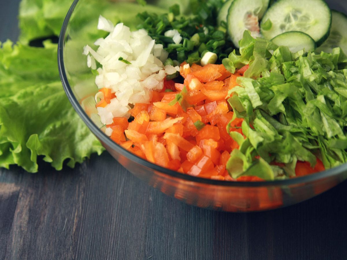 Gesund abnehmen mit Frühlingsgemüse. Gesund abnehmen mit Frühlingsgemüse.