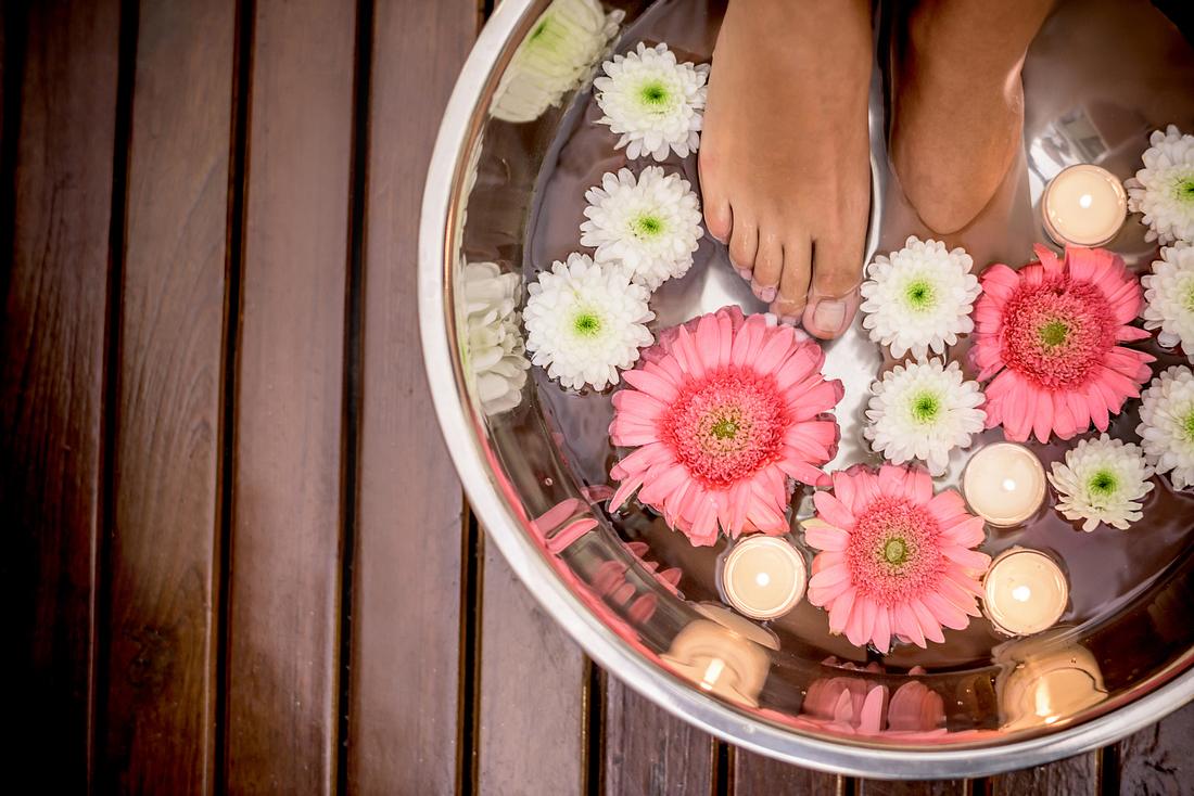 Mit der richtigen Pflege sind schöne Füße ein Kinderspiel. Mit der richtigen Pflege sind schöne Füße ein Kinderspiel.