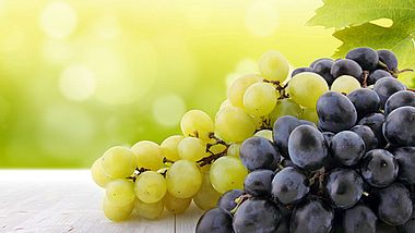 Weintrauben sind wahre Anti-Aging-Spezialisten für Ihre Haut. - Foto: MarkRubens / iStock