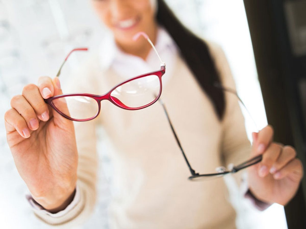 Nicht nur die Form der Gläser, sondern auch die Brillenfarbe sollten zu Ihrem Typ passen.