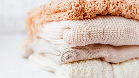 Ob Pulli, Kleid, Hose oder Bluse – Pastelltöne sind für jedes Kleidungsstück geeignet.  - Foto: Aksenovko / iStock