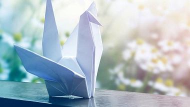 Basteln für die Seele - Origami - Foto: FeelPic / iStock