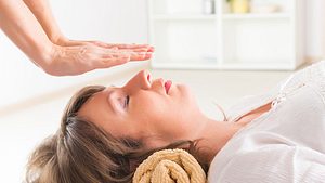 Reiki-Behandlung - Foto: humonia / iStock