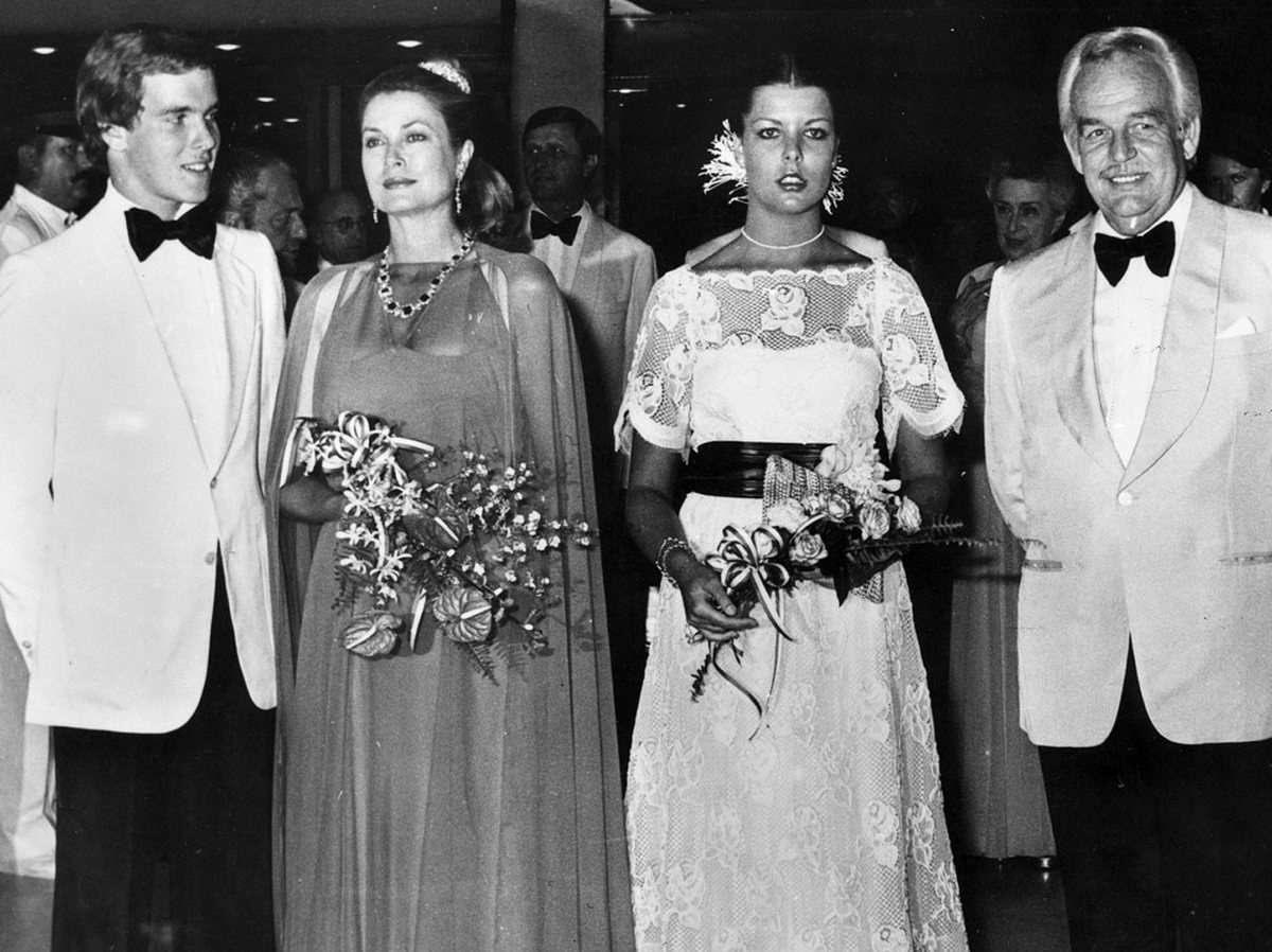 Albert mit seiner Mutter Fürstin Gracia Patricia, seiner Schwester Caroline und seinem Vater Fürst Rainier III. 