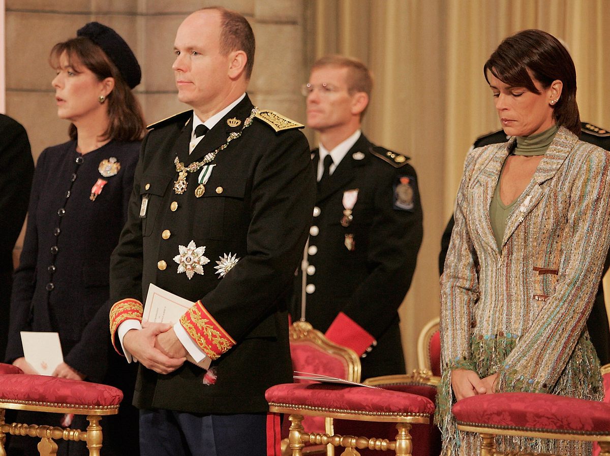 Fürst Albert wird offiziell Staatsoberhaupt von Monaco. 