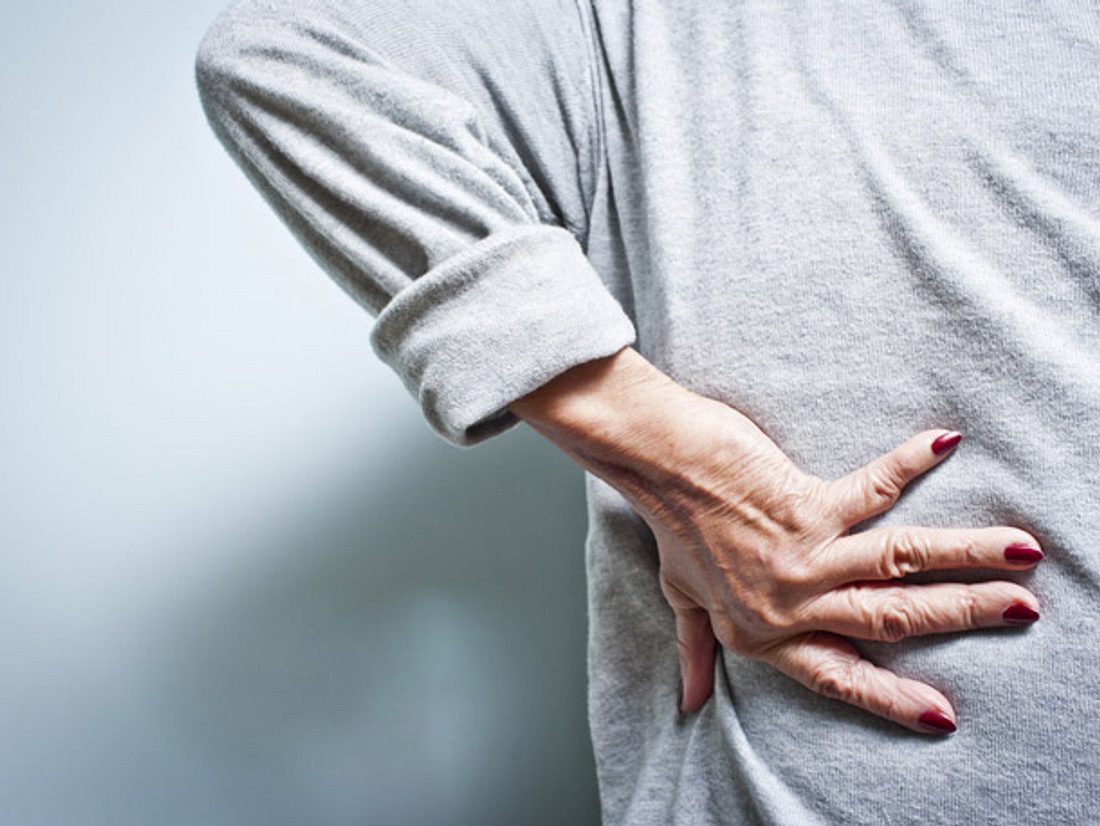 Diese Tipps helfen langfristig gegen Rückenschmerzen. 