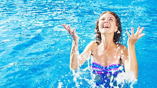 Schwimmen ist gesund - Foto: LiudmylaSupynska/ iStock