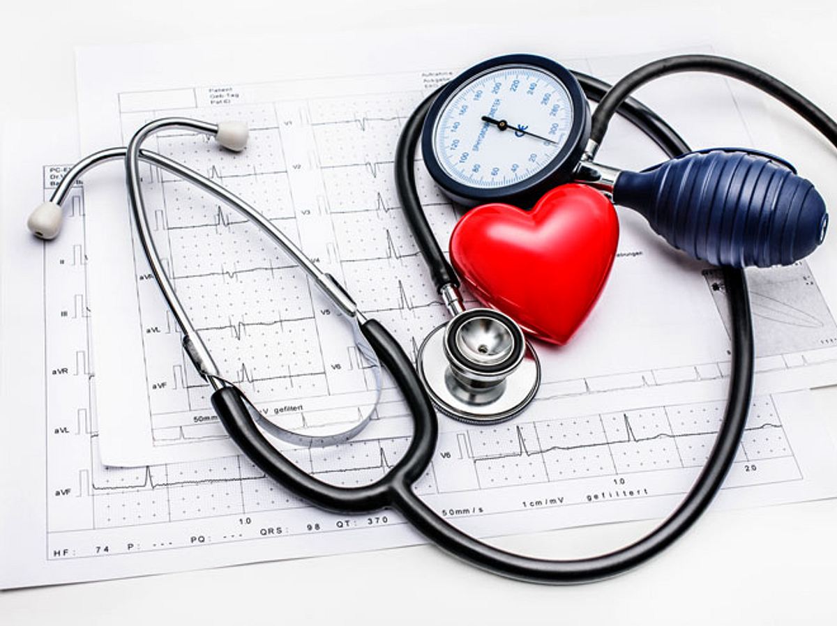 Hoher Blutdruck schädigt auf Dauer Blutgefäße und Herz. Was Sie dagegen tun können.