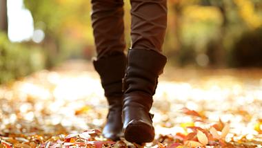 Herbststiefel im Trend - Foto: Getty Images/ RUNSTUDIO