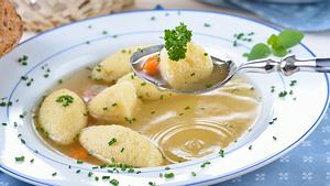 Grießklößchensuppe.  - Foto: kabVisio / iStock