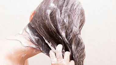 Haarkur selber machen: 8 verschiedene Kuren zum Ausprobieren