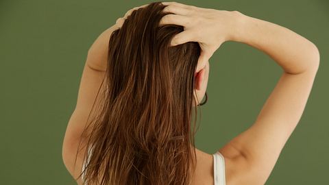 Haaröl ohne Silikone - Foto: istock/triocean