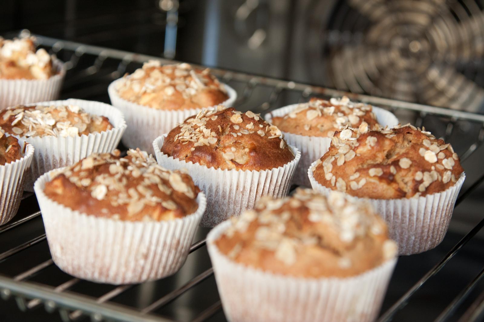 Haferflocken-Muffins: Rezept für einfache Frühstücksmuffins ...