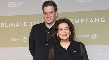 Hannelore Elsner mit ihrem Sohn Dominik. - Foto:  Target Presse Agentur Gmbh / Getty Images