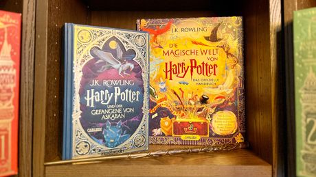 Harry Potter MinaLima und Handbuch - Foto: Liebenswert / Privates Foto