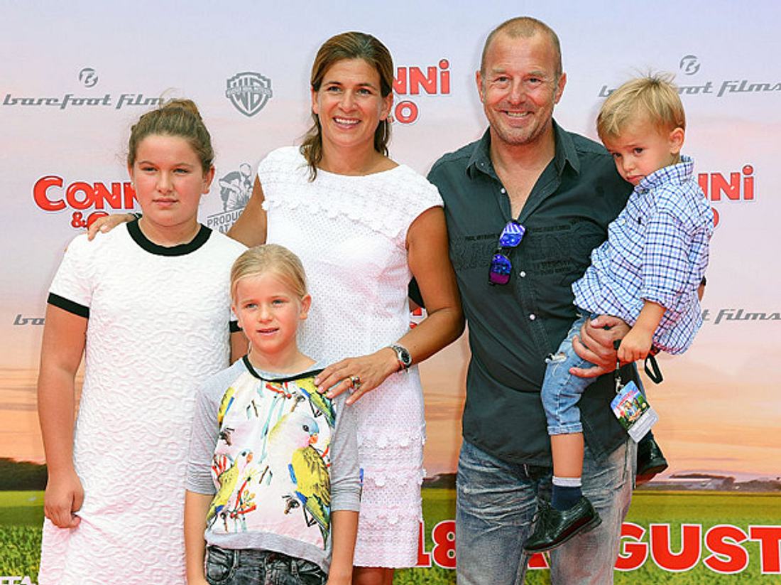 Heino Ferch mit seiner Familie bei einer Kino-Premiere. 