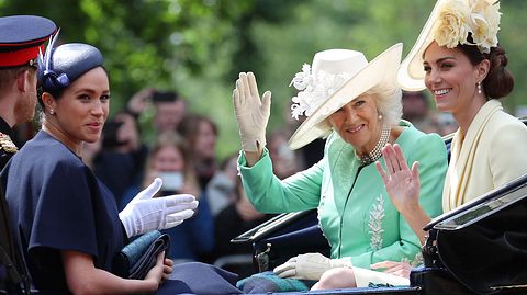 Camilla, Kate und Meghan repräsentieren die royale Familie wie keine anderen Frauen zuvor. - Foto: GettyImages/Neil Mockford