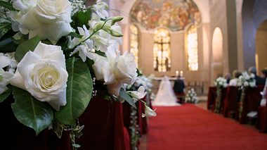 Hochzeitssängerin: Ihr Gesang rührt gerade ganz Deutschland zu Tränen - Foto: Valpasc/iStock