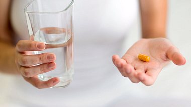 Was Sie über die Medikamente gegen zu hohen Blutdruck wissen sollten. - Foto: aldomurillo / iStock