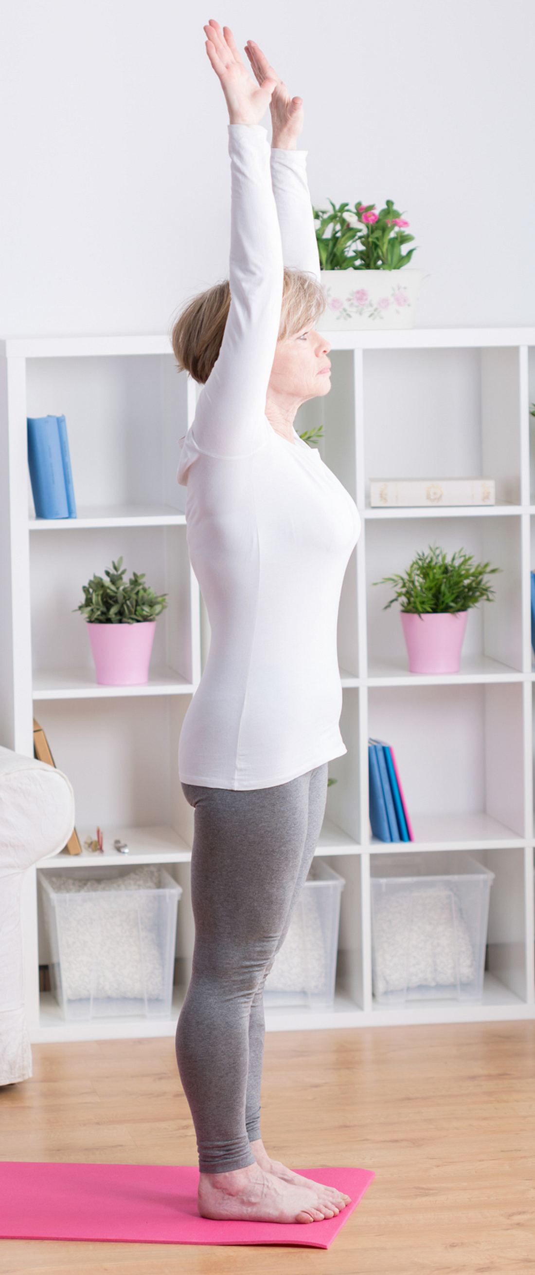 Hormon-Yoga: Der kleine Sonnengruß ist perfekt zum Aufwachen Hormon-Yoga: Der kleine Sonnengruß ist perfekt zum Aufwachen