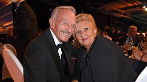 Horst Naumann und seine Ehefrau Martina Linn-Naumann. - Foto: Tristar Media / Kontributor / Getty Images