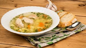 Deshalb ist Hühnersuppe so gesund. - Foto: iko636 / iStock