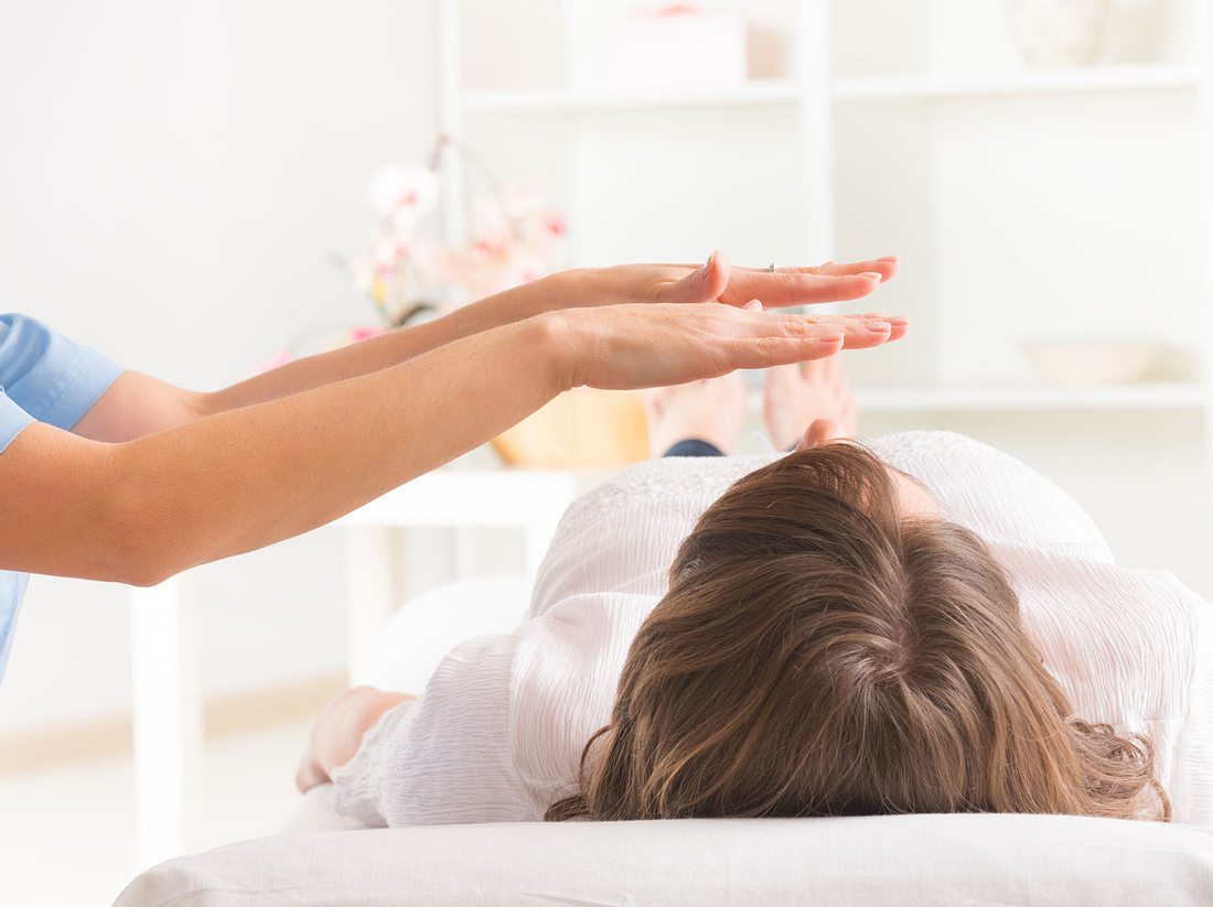 Wie Hypnose funktioniert und wie sie uns helfen kann. Wie Hypnose funktioniert und wie sie uns helfen kann.