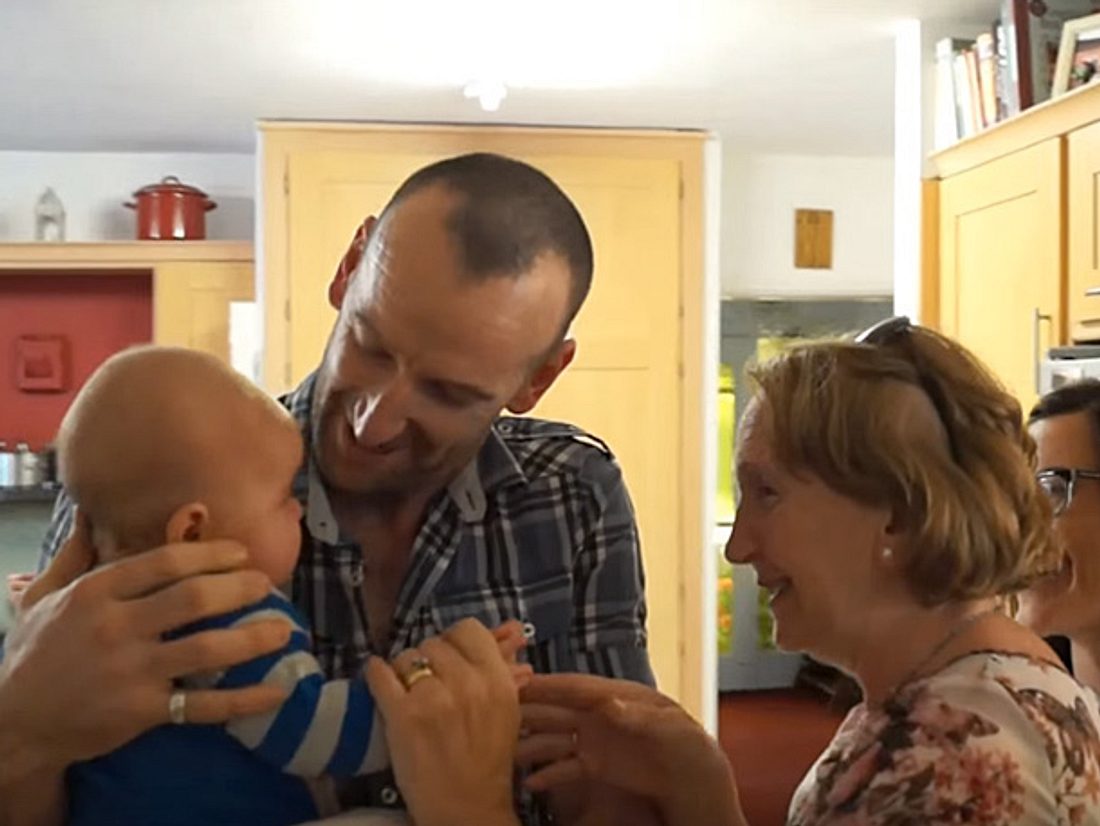 Für Großeltern ist es ein unbeschreiblich schönes Gefühl, ihre Enkel zum ersten Mal zu sehen.