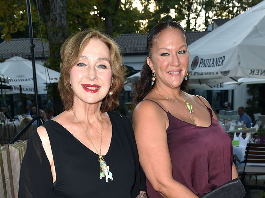 Ein Bild aus glücklichen Tagen: Christine Kaufmann mit Tochter Allegra Curtis. Ein Bild aus glücklichen Tagen: Christine Kaufmann mit Tochter Allegra Curtis.
