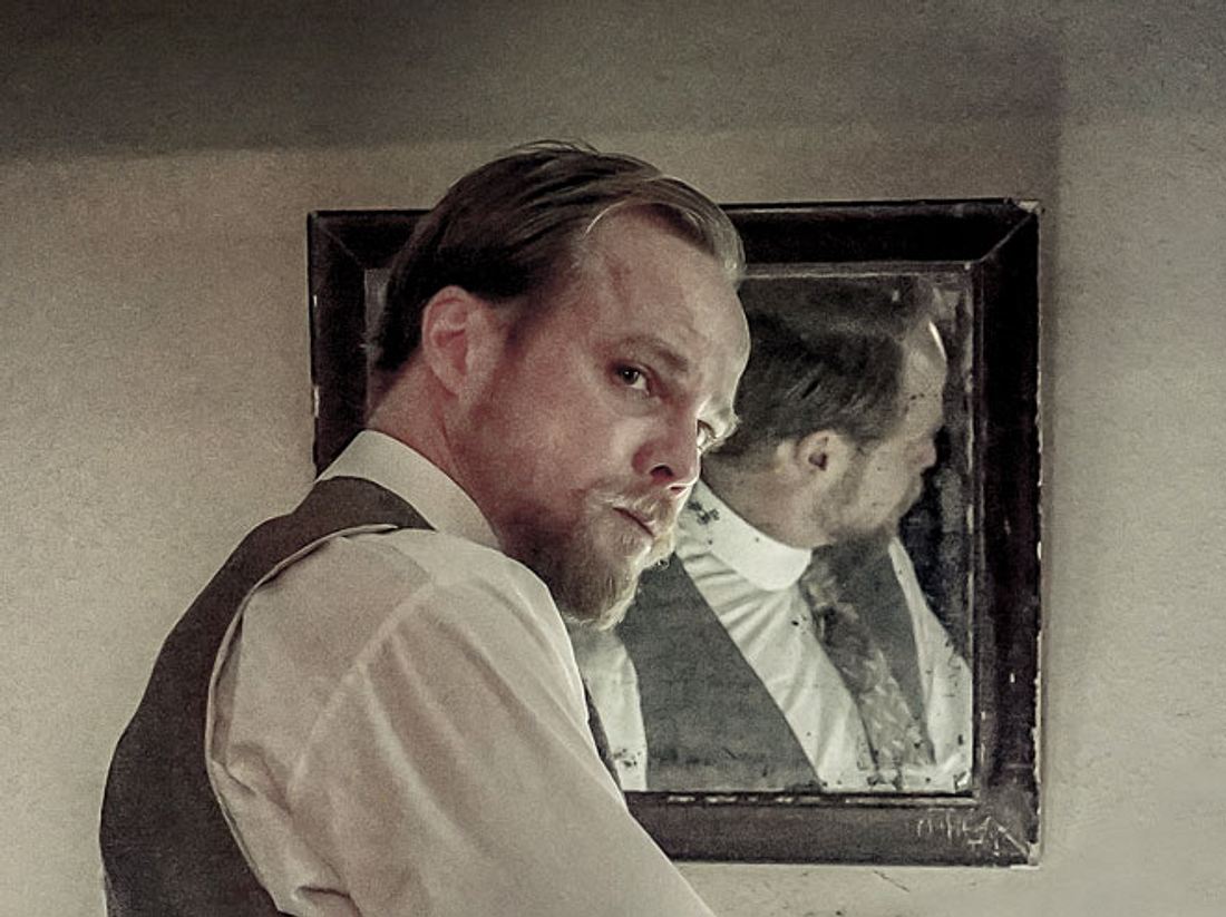 In 'Charité' spielt Matthias Koeberlin den Mediziner Emil von Behring. In Charité spielt Matthias Koeberlin den Mediziner Emil von Behring.