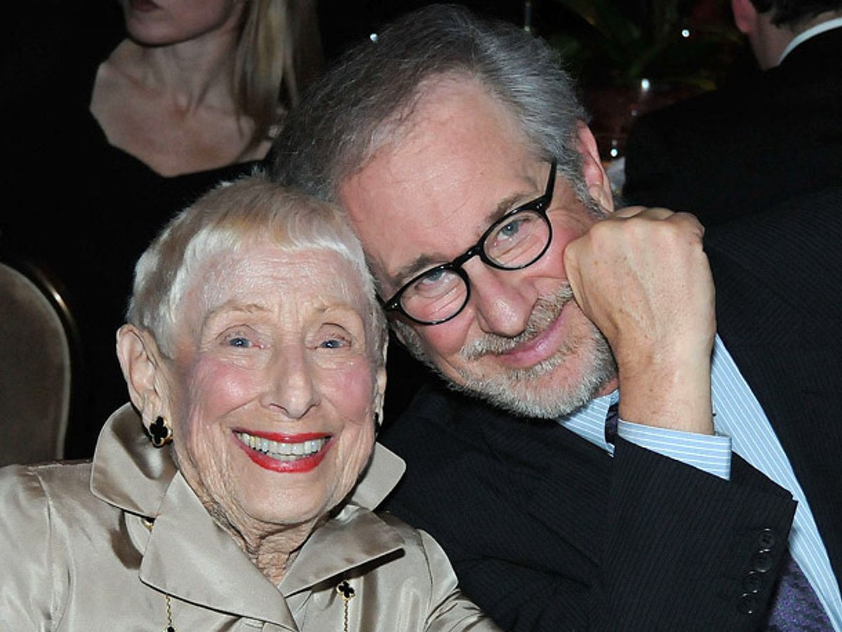 Der Tod seiner mit 97 Jahren verstorbenen Mutter Leah Adler trifft Regisseur Steven Spielberg sehr, denn er bewunderte sie.