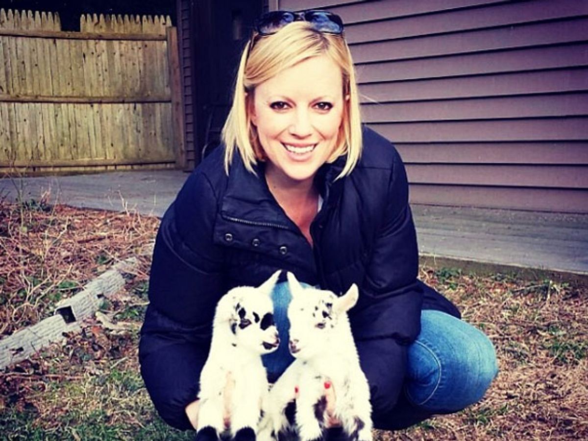 Die Amerikanerin Leanne Lauricella gab ihren Job auf, um sich stattdessen um behinderte Ziegen in Not zu kümmern.