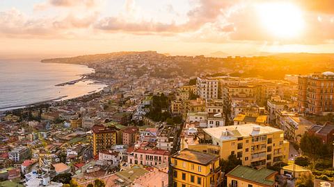 Die schönsten Tipps für Urlaub in Neapel. - Foto: holgs / iStock