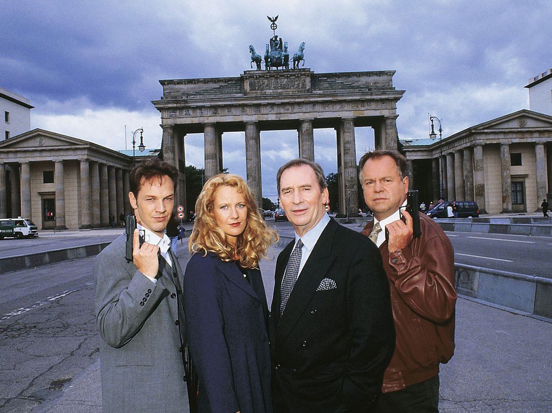Das Ermittlerquartett Max Gertsch als Kriminalkommissar Ralf Bongartz, Britta
Schmeling als Staatsanwältin Charlotte Glaser, Henry van Lyck als
Oberstaatsanwalt Gerhart Lotze und Wolfgang Bathke als Kriminalhauptkommissar
Stefan Kehler. Im Namen des Gesetzes Schauspieler