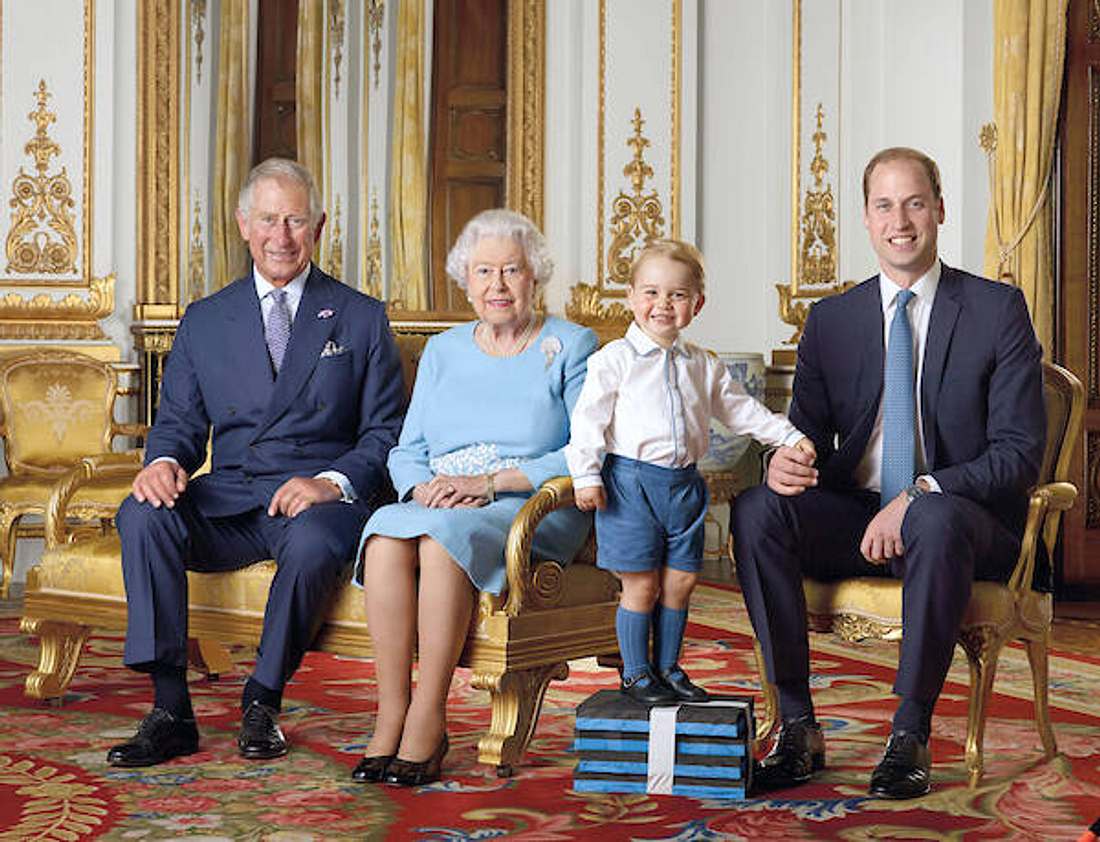 Prinz Charles, der kleine Prinz George und Pinz William bei einer Feierlichkeit anlässlich des 90. Geburtstages der Queen im April 2016.