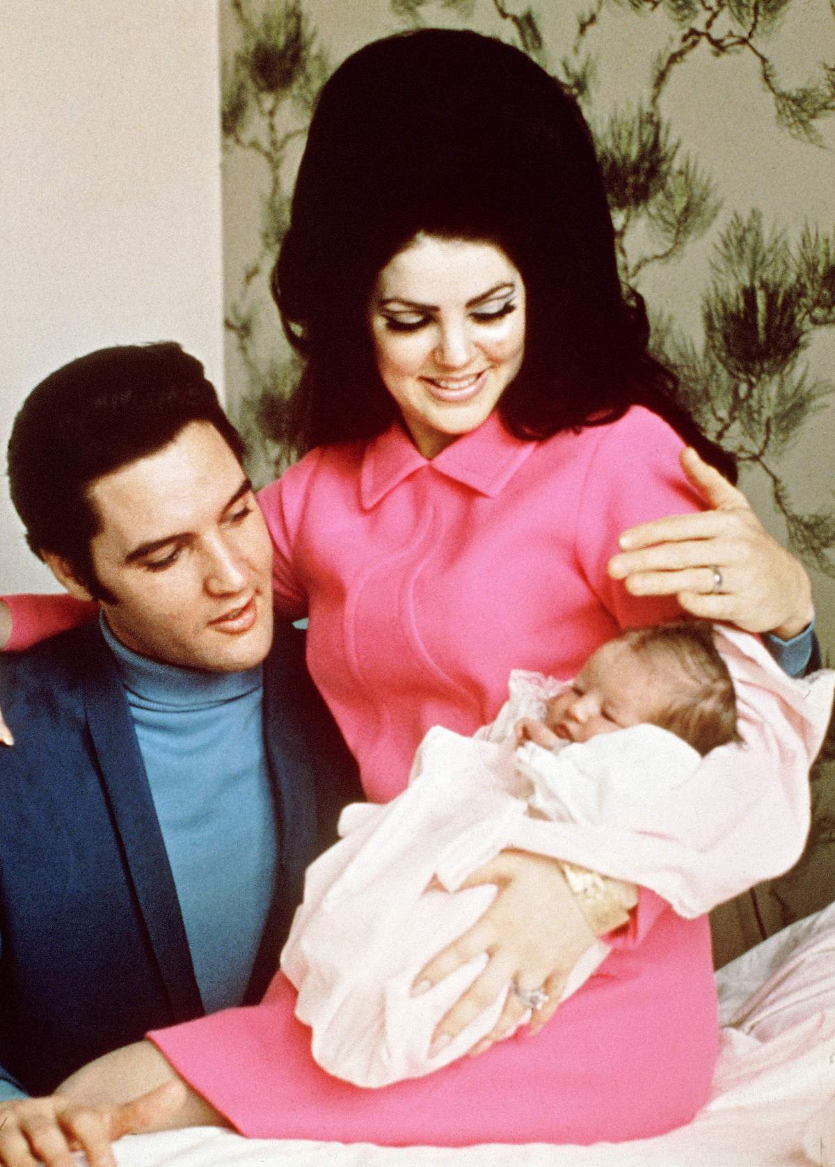 Priscilla und Elvis Presley mit Tochter Lisa Marie.