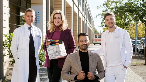 Schauspieler von In aller Freundschaft: Udo Schenk, Alexa Maria Surholt, Tan Caglar und Jascha Rust  - Foto: MDR/Saxonia Media/Robert Strehler
