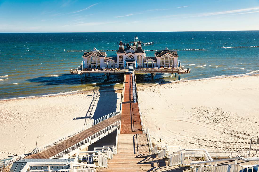 Die Seebrücke in Sellin auf Rügen.
