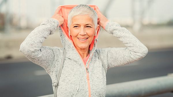 Naketano Nachfolger an einer Dame - Foto: iStock/vgajic 