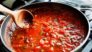 Verfeinerte Tomatensauce - Foto: ARTindividual/iStock