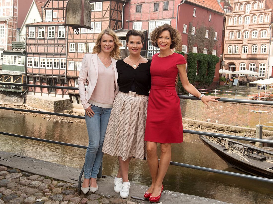 Jenny Jürgens (mitte) mit Andrea Lüdke alias Eva (links) und Madeleine Niesche
aka Sonia (rechts) in Lüneburg. Jenny Jürgens Rote Rosen