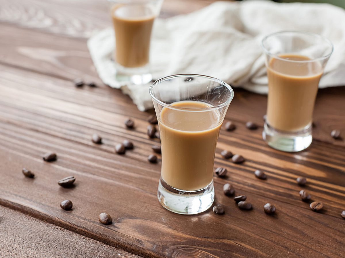 So gelingt selbstgemachter Kaffeelikör