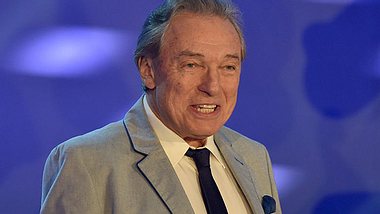 Oh nein! Karel Gott musste erneut in die Klinik.  - Foto: Matthias Rietschel/Getty Images