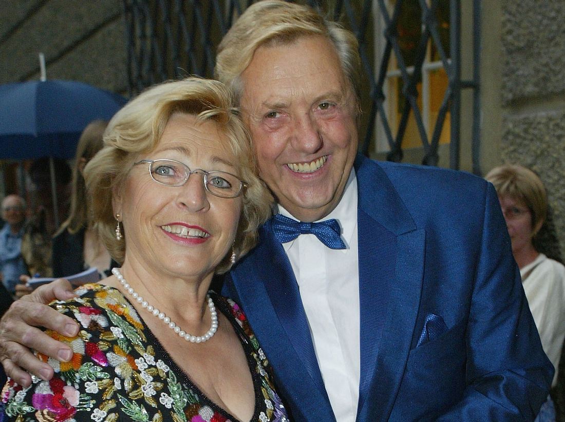 Ein Herz und eine Seele: Fünfzig Jahre war der beliebte Moderator mit seiner
Frau verheiratet. Karl und Edith Moik