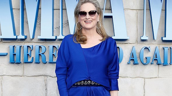 Kleid für ältere Damen ab 70 an Schauspielerin Meryl Streep - Foto: gettyimages / John Phillips / Stringer